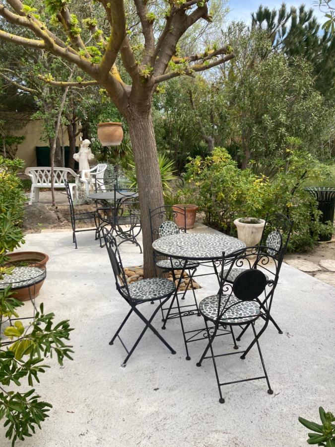 Le Robinson Bed & Breakfast Marseillan  Exterior foto